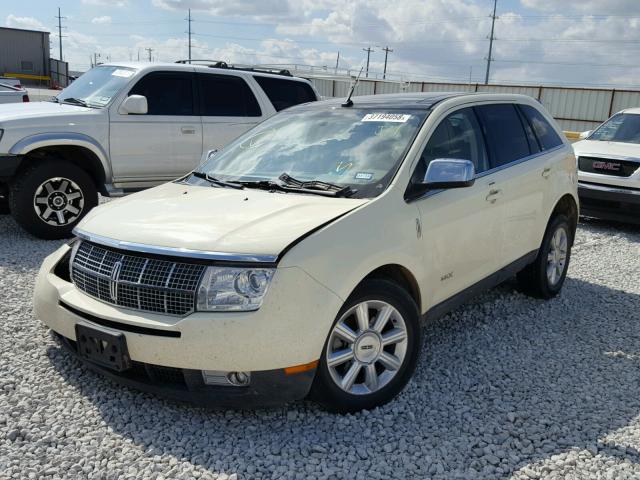 2LMDU68C28BJ14230 - 2008 LINCOLN MKX CREAM photo 2