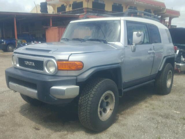 JTEBU11F370007553 - 2007 TOYOTA FJ CRUISER SILVER photo 2