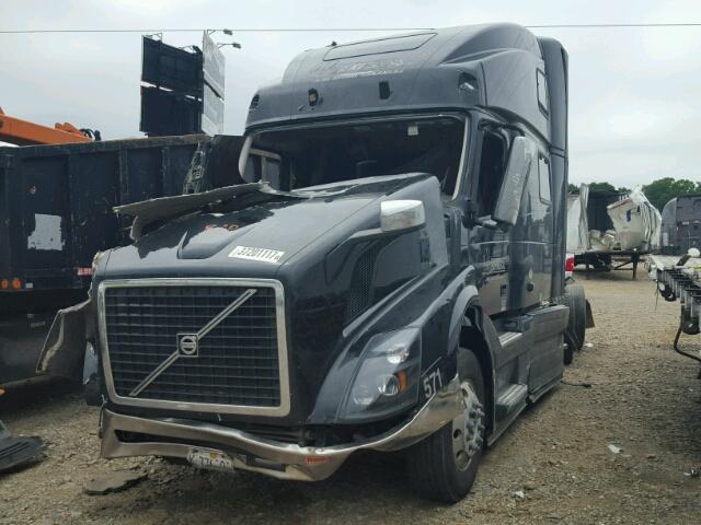 4V4NC9EH4FN911335 - 2015 VOLVO VN BLACK photo 2