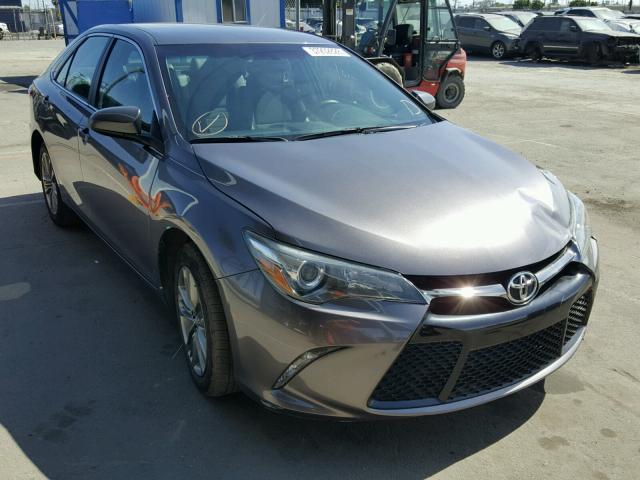 4T1BF1FK1GU554264 - 2016 TOYOTA CAMRY LE ნაცრისფერი ფოტო 1