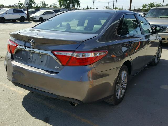 4T1BF1FK1GU554264 - 2016 TOYOTA CAMRY LE ნაცრისფერი ფოტო 4