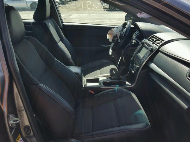 4T1BF1FK1GU554264 - 2016 TOYOTA CAMRY LE ნაცრისფერი ფოტო 5