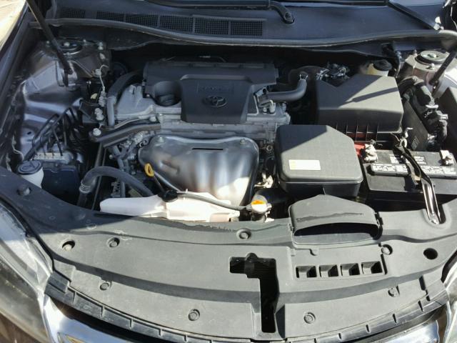 4T1BF1FK1GU554264 - 2016 TOYOTA CAMRY LE ნაცრისფერი ფოტო 7