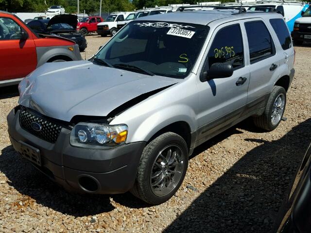 1FMYU02Z05KC93795 - 2005 FORD ESCAPE SILVER photo 2