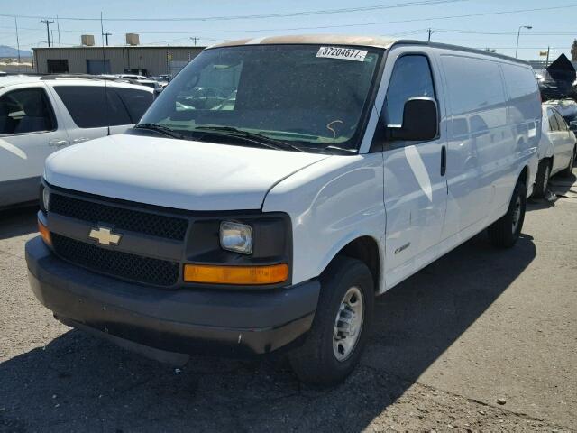 1GCHG39U151258518 - 2005 CHEVROLET EXPRESS G3 WHITE photo 2