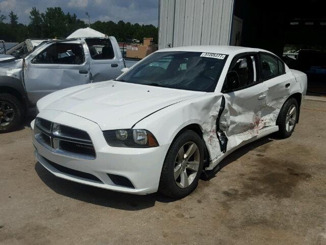 2C3CDXBG8EH174572 - 2014 DODGE CHARGER SE WHITE photo 2