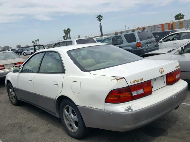 JT8BF22G0V0050755 - 1997 LEXUS ES 300 WHITE photo 3