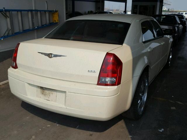 2C3KA43R56H212120 - 2006 CHRYSLER 300 WHITE photo 4