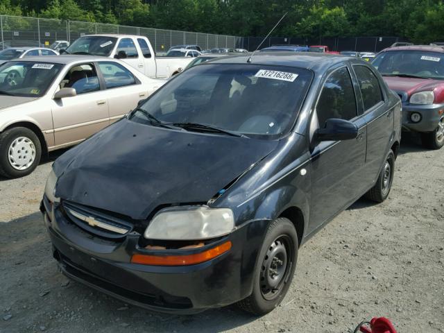 KL1TD52605B503577 - 2005 CHEVROLET AVEO BASE Czarny zdjęcie 2