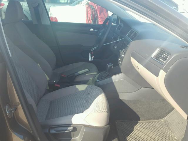 3VW2K7AJ1CM468191 - 2012 VOLKSWAGEN JETTA BASE 棕色 照片 5