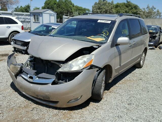 5TDZK22C97S016161 - 2007 TOYOTA SIENNA XLE GOLD photo 2