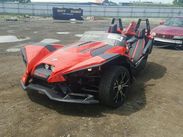 57XAAPFA2F5101618 - 2015 POLARIS SLINGSHOT RED photo 2