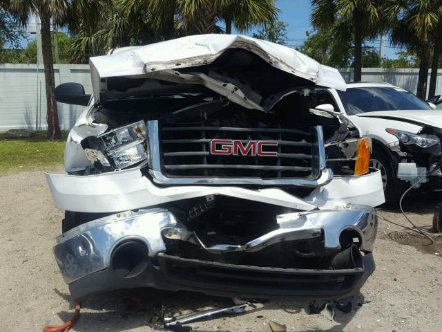 1GTHC24K67E532173 - 2007 GMC SIERRA C25 WHITE photo 9