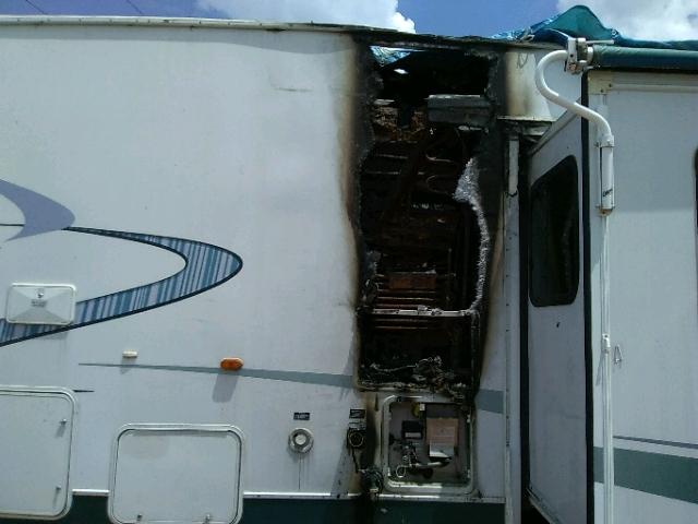 4EZFS34221S060556 - 2001 RVIS CAMPER WHITE photo 9