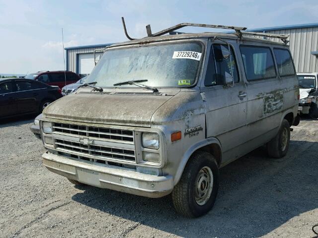 1GCEG25Z7L7161106 - 1990 CHEVROLET G20 SILVER photo 2