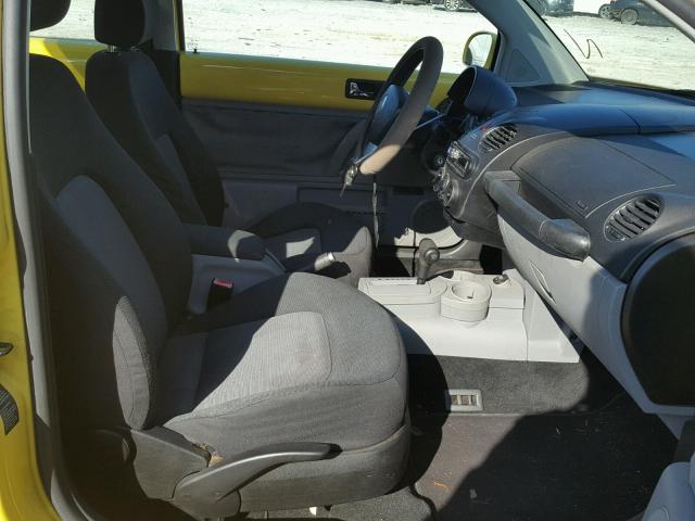 3VWCD31C74M403579 - 2004 VOLKSWAGEN NEW BEETLE 黄色 照片 5