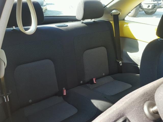 3VWCD31C74M403579 - 2004 VOLKSWAGEN NEW BEETLE 黄色 照片 6