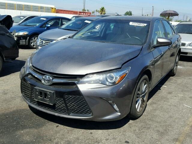 4T1BF1FKXGU211811 - 2016 TOYOTA CAMRY LE GRAY photo 2