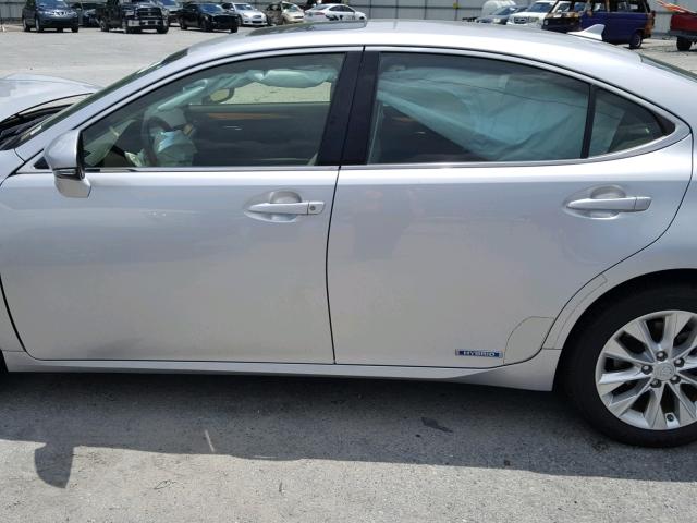 JTHBW1GG4D2009969 - 2013 LEXUS ES 300H SILVER photo 9