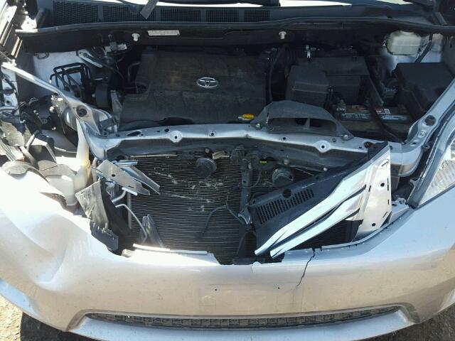 5TDDK3DC9BS006106 - 2011 TOYOTA SIENNA SILVER photo 7