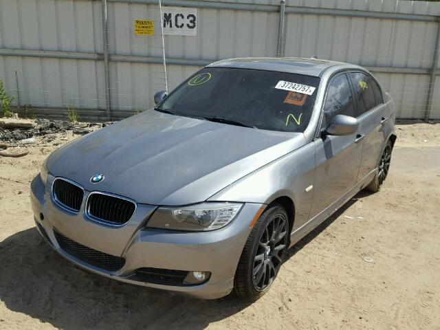 WBAPH7G5XANM48748 - 2010 BMW 328 GRAY photo 2