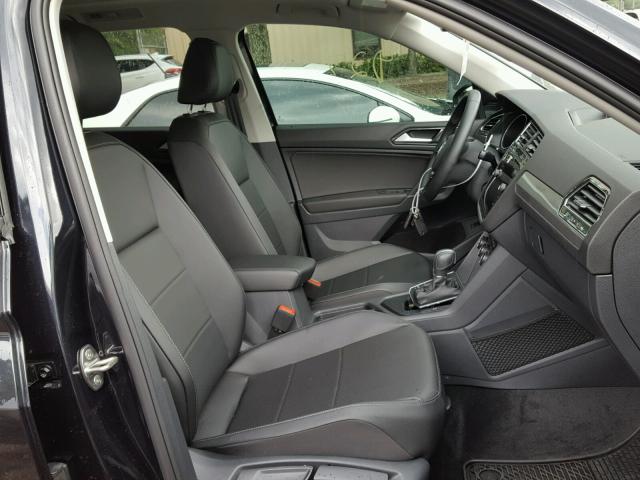 3VV3B7AX4JM137373 - 2018 VOLKSWAGEN TIGUAN SE Schwarz Foto 5