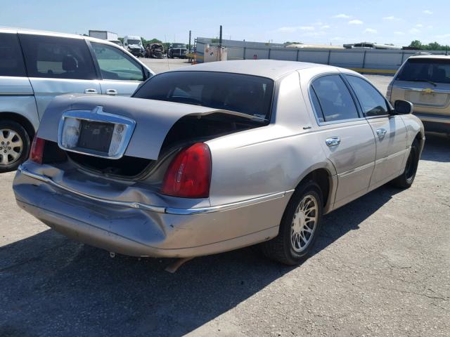 1LNHM82W3YY816118 - 2000 LINCOLN TOWN CAR S TAN photo 4