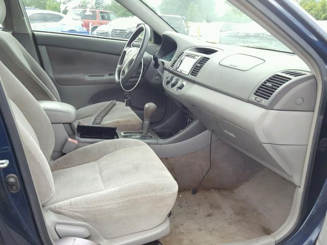 JTDBE32K020036557 - 2002 TOYOTA CAMRY LE ლურჯი ფოტო 5