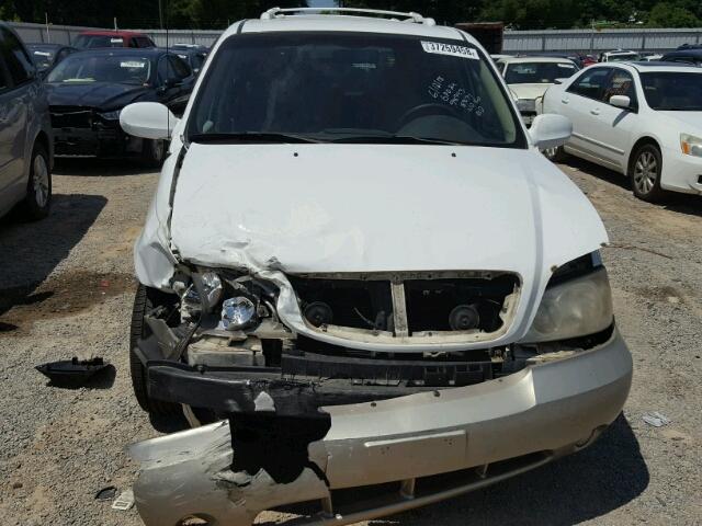 KNDUP131336363871 - 2003 KIA SEDONA EX WHITE photo 9