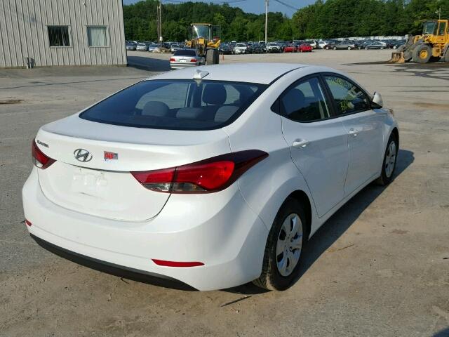 5NPDH4AE2GH690424 - 2016 HYUNDAI ELANTRA SE WHITE photo 4