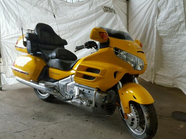 1HFSC47052A108923 - 2002 HONDA GL1800 YELLOW photo 1