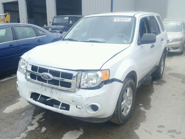 1FMCU9C79BKC68529 - 2011 FORD ESCAPE XLS WHITE photo 2