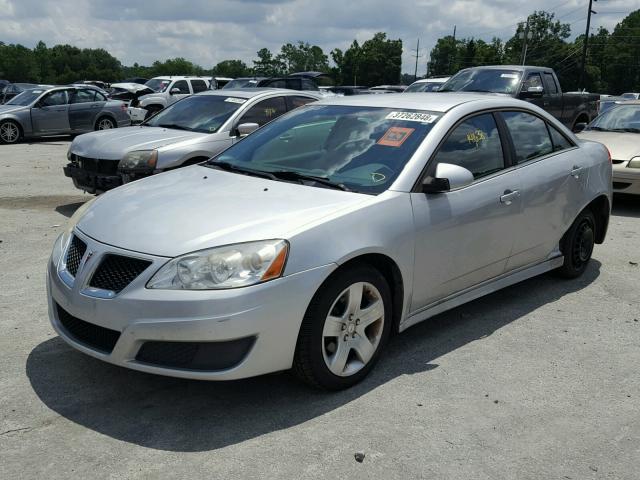1G2ZA5E09A4113938 - 2010 PONTIAC G6 SILVER photo 2