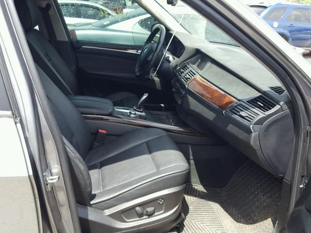5UXFF03519LJ98243 - 2009 BMW X5 XDRIVE3 GRAY photo 5
