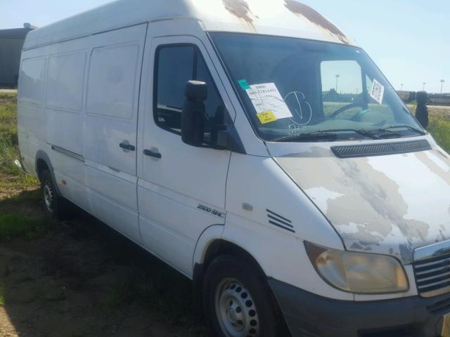 WDYPD744655842431 - 2005 MERCEDES-BENZ SPRINTER 2 WHITE photo 9
