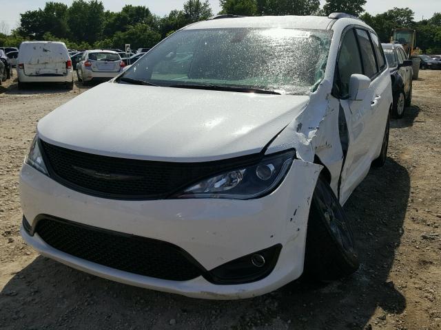 2C4RC1EG6JR174057 - 2018 CHRYSLER PACIFICA T WHITE photo 2