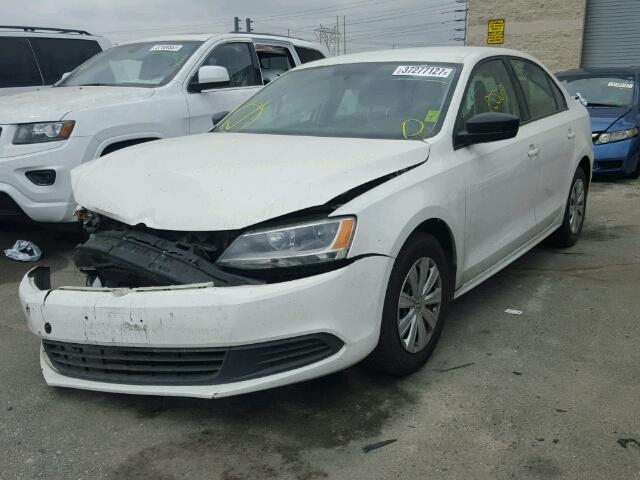 3VW2K7AJ7DM449758 - 2013 VOLKSWAGEN JETTA BASE WHITE photo 2