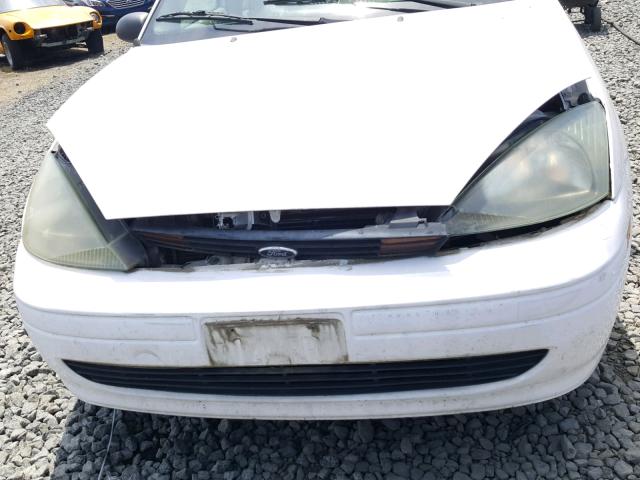 1FAFP34Z64W148906 - 2004 FORD FOCUS SE C WHITE photo 9