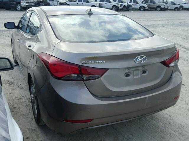 5NPDH4AE9GH792917 - 2016 HYUNDAI ELANTRA SE GOLD photo 3