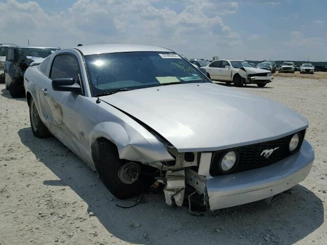 1ZVFT82H355169293 - 2005 FORD MUSTANG GT SILVER photo 1