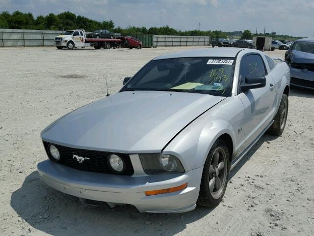 1ZVFT82H355169293 - 2005 FORD MUSTANG GT SILVER photo 2