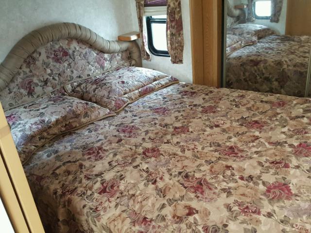 4YDF365294D509854 - 2004 KEYSTONE MONTANA WHITE photo 11