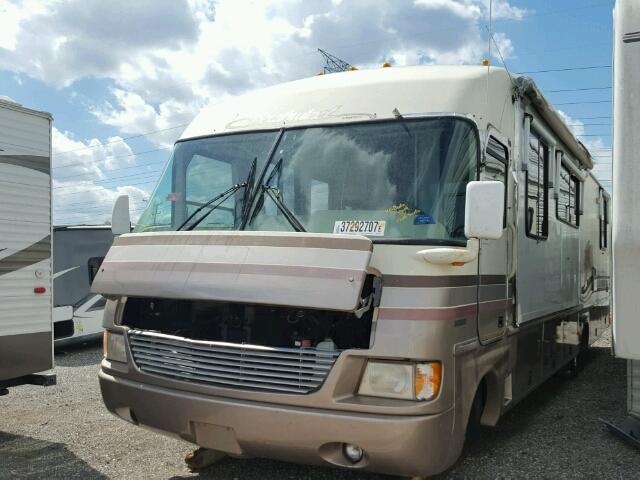 3FCMF53G8TJA06556 - 1996 FORD MOTOR HOME WHITE photo 2