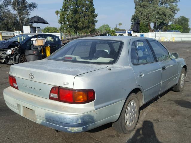 4T1BG12K7TU677290 - 1996 TOYOTA CAMRY DX SILVER photo 4