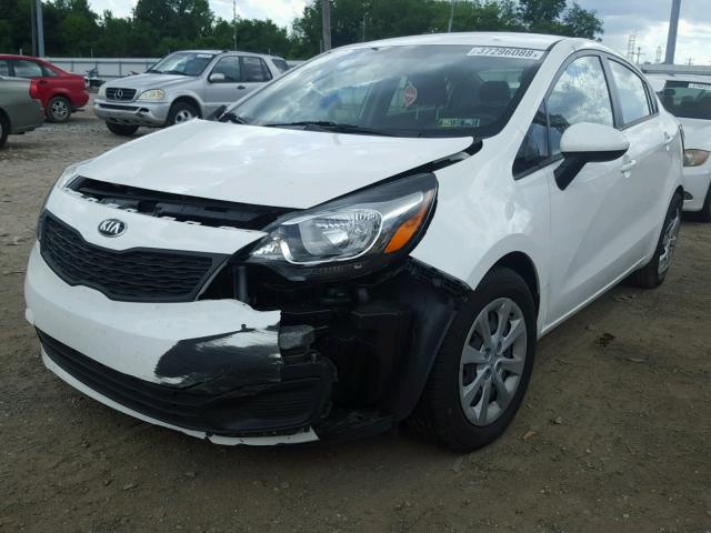 KNADM4A37F6425420 - 2015 KIA RIO LX WHITE photo 2