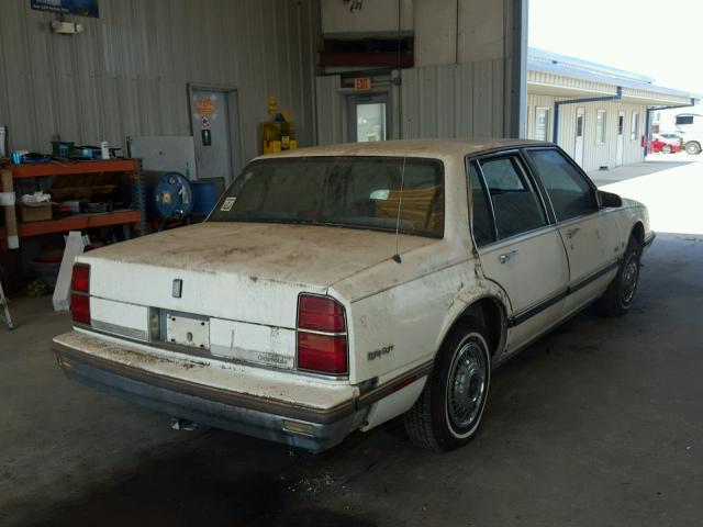 1G3HY54C5K1819077 - 1989 OLDSMOBILE DELTA 88 R WHITE photo 4