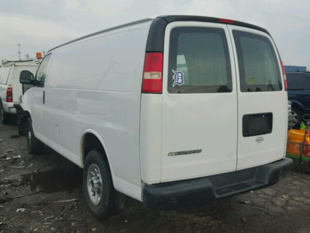 1GCGG25C081212136 - 2008 CHEVROLET EXPRESS G2 WHITE photo 3