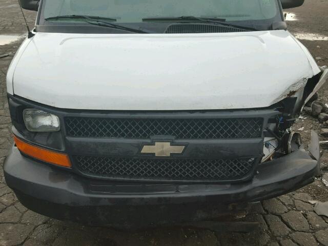 1GCGG25C081212136 - 2008 CHEVROLET EXPRESS G2 WHITE photo 7