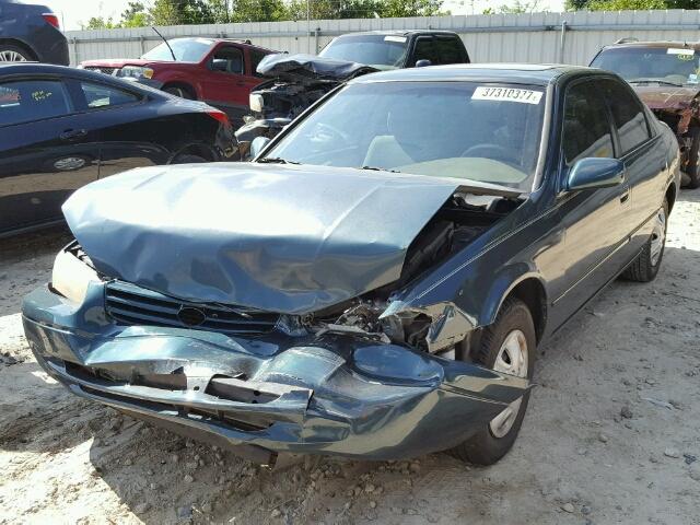 4T1BG22K0WU841036 - 1998 TOYOTA CAMRY CE GREEN photo 2