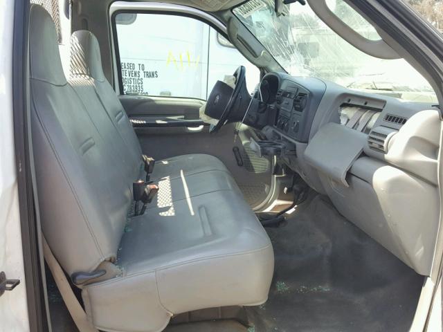 1FDAF57P26EC67974 - 2006 FORD F550 SUPER WHITE photo 5